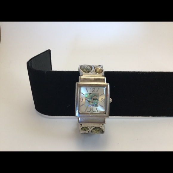 Mother of Pearl Wristwatch - Picture 2 of 6